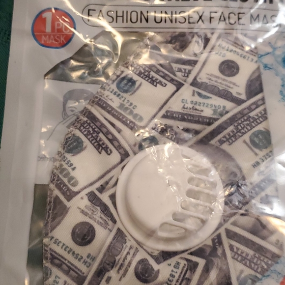 Nwt breathing valve cloth face mask - Picture 2 of 2